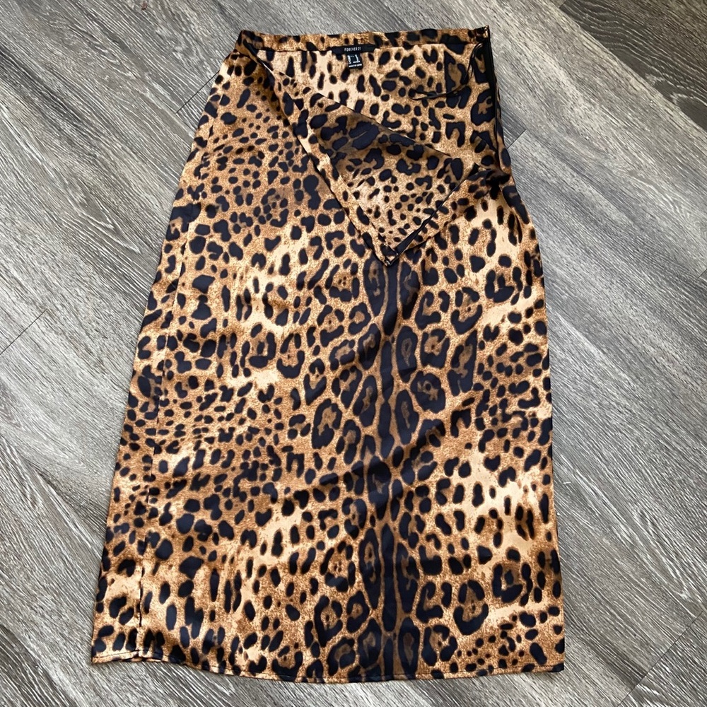 FOREVER 21 Leopard Silky Midi Skirt